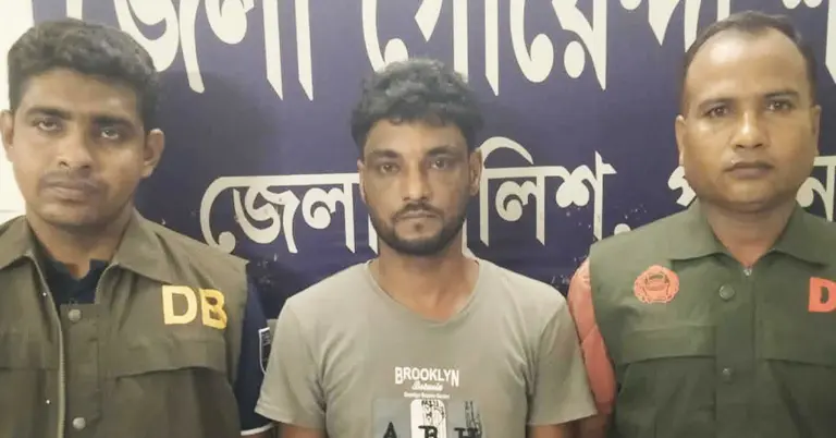 ডিবি হেফাজতে গ্রেপ্তার মাদক কারবারি